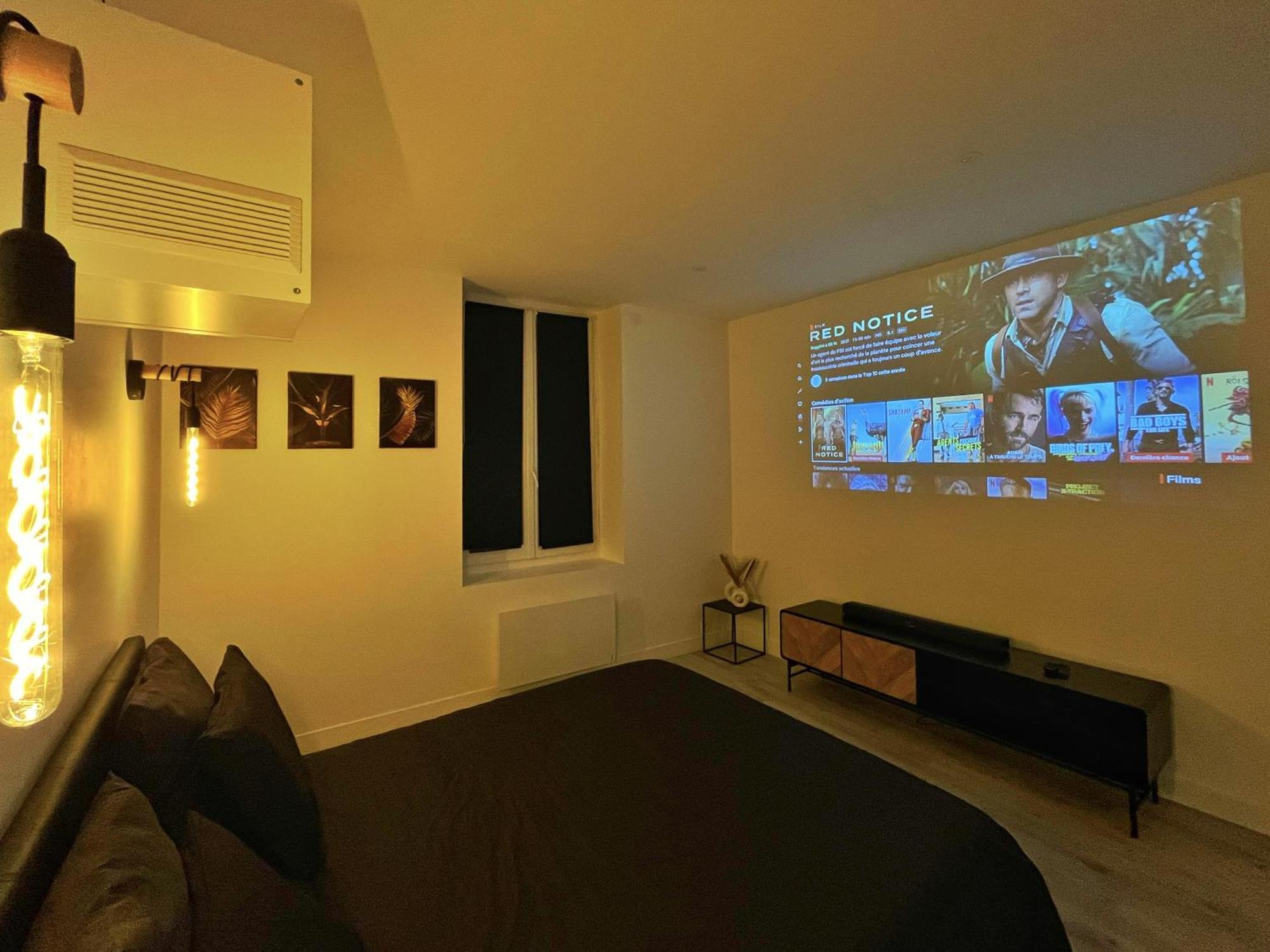 Cinema & Jacuzzi Aux Etoiles - Casabianca Suite Saint-Etienne  Luaran gambar